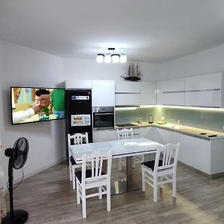 Sea View In Balcony Free Parking アパート Vlorë